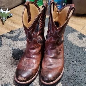 Ariat Mens 9, insulated cowboy boots